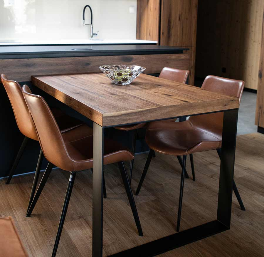 Nábytok do interiérov bytov a domov